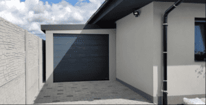 Montovaná garáž jako přístavba k domu