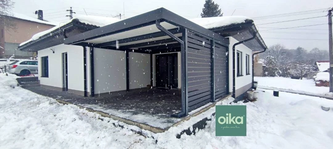 Montovaná pergola u domu