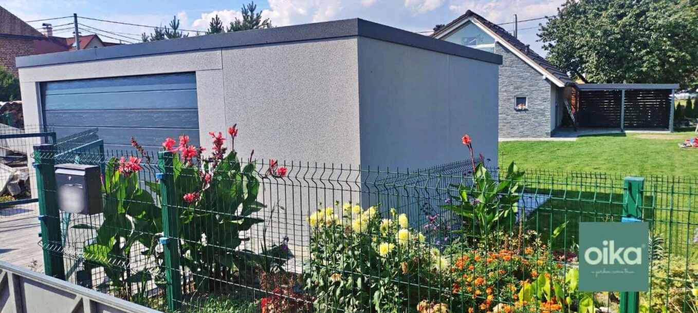 Montovaná garáž pro 2 auta realizovaná u rodinného domu