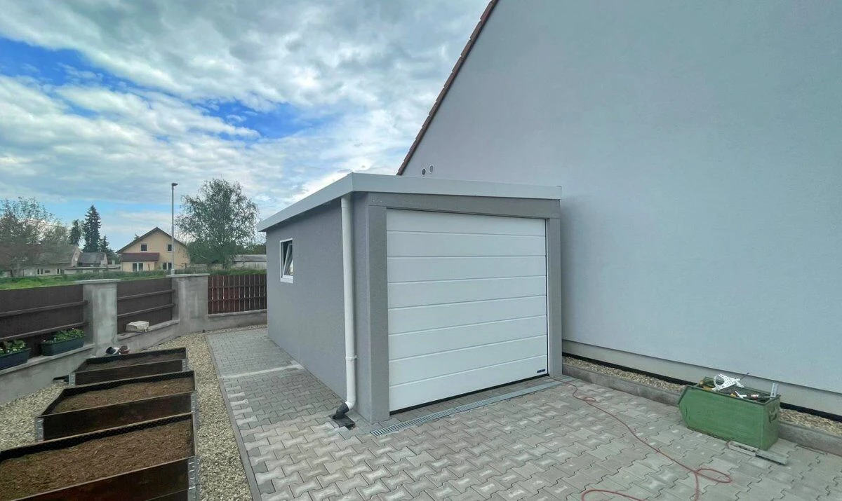 Montovaná garáž pre 1 auto so sekcionálnou bránou