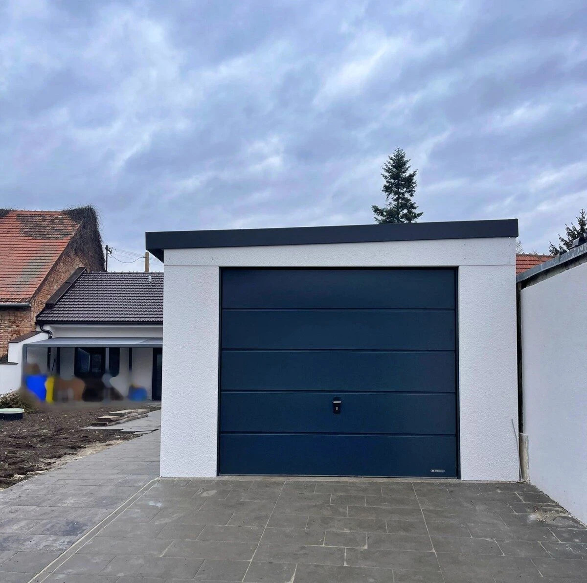 Montovaná garáž pre 1 auto s hornými dverami