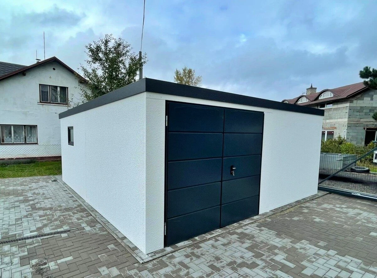 Montovaná garáž pre 2 autá s dverami na ľavej strane
