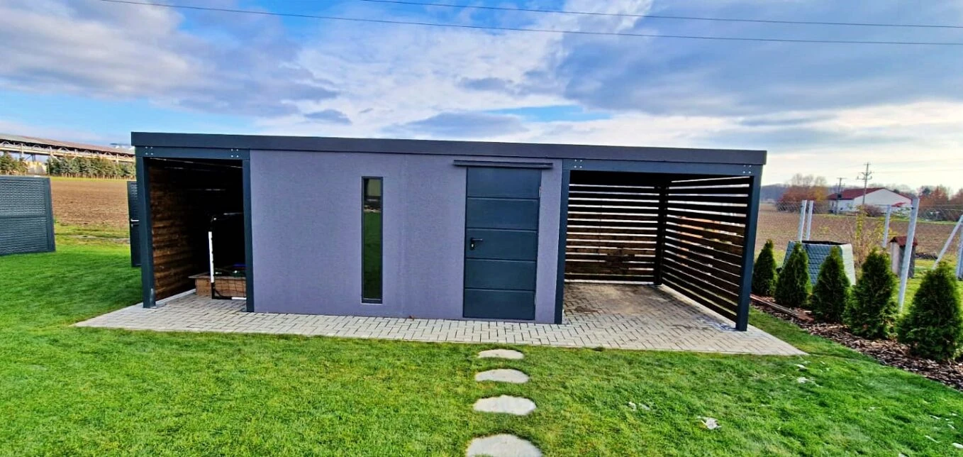 Montovaný záhradný domček s prístreškom a šikmou strechou