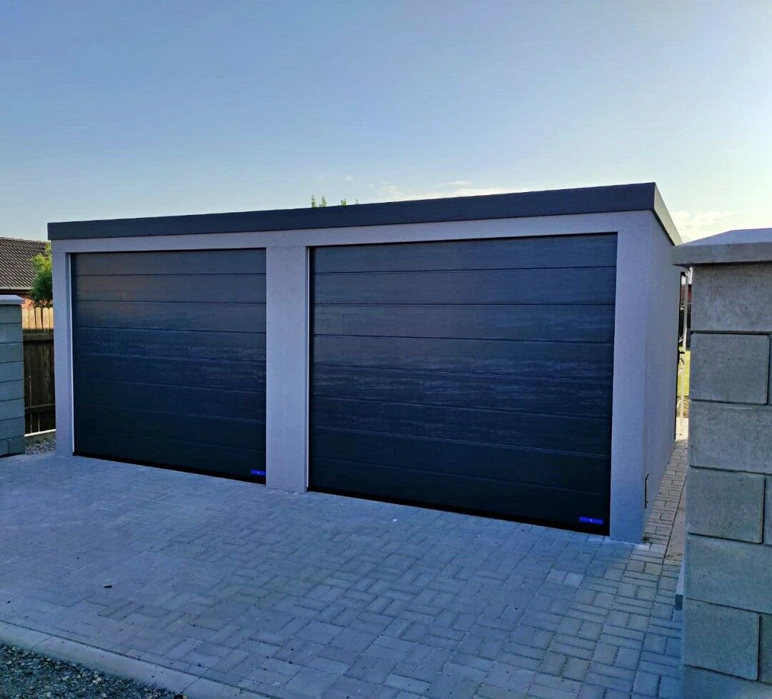Prefabrikovaná dvojgaráž s 2 sekcionálnymi bránami