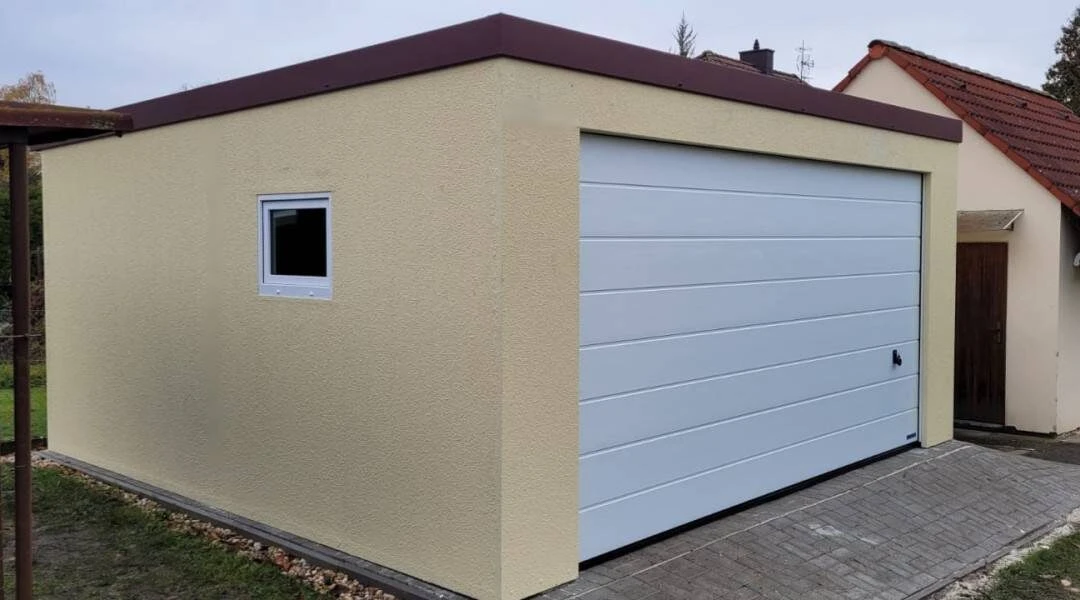 Montovaná garáž pre 2 autá s veľkými vstupnými dverami