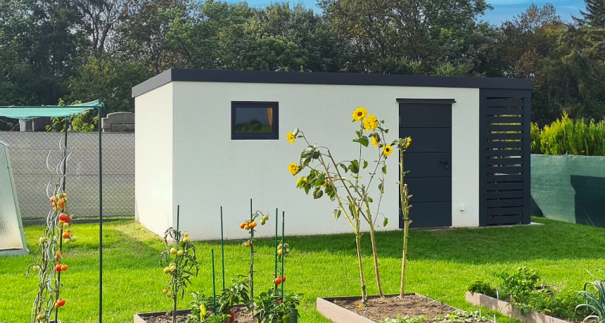 Zahradní domeks dveřmi za polovinu