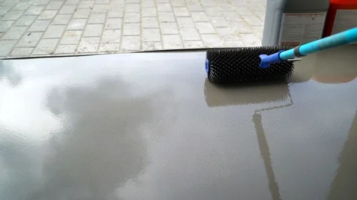 Samonivelačná stierka Ako na izoláciu základov a utesnenie garáže alebo záhradného domčeka?