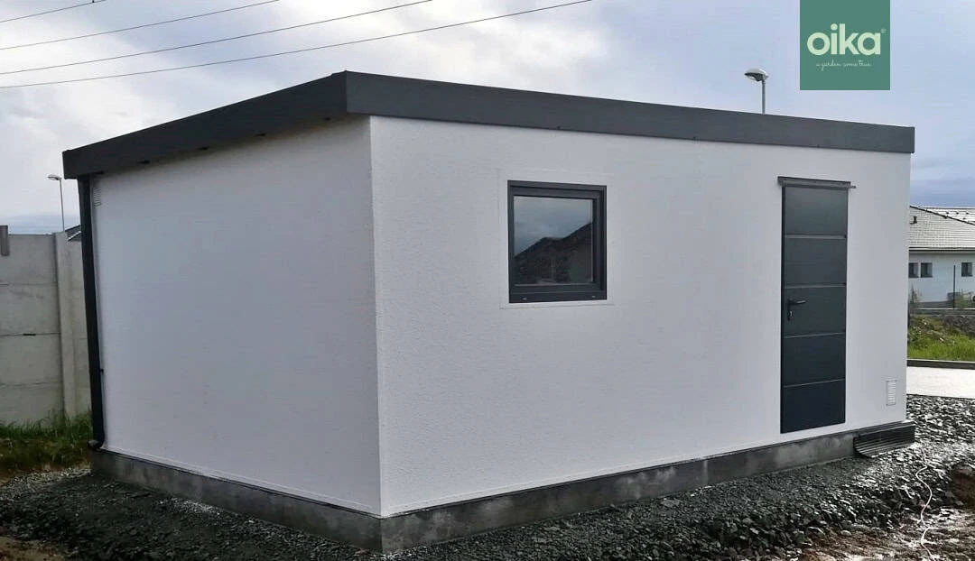 Nová garáž so šikmou strechou a izolovaným stropom