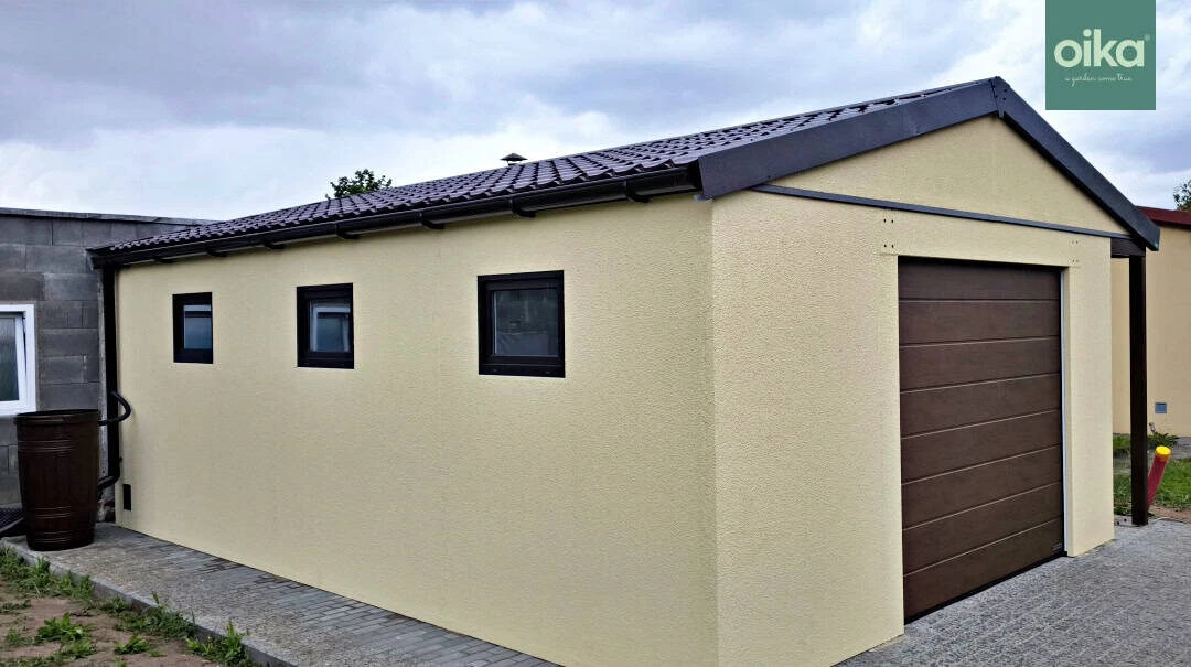 Garáž so sedlovou strechou s izolovaným stropom a sekcionálnou bránou