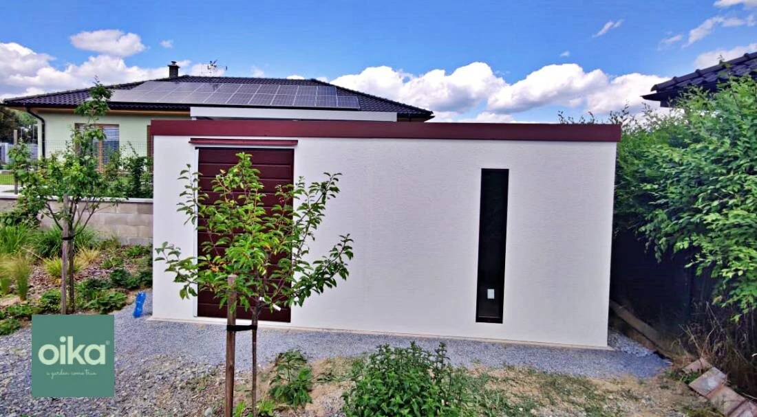 Montovaný záhradný domček s dizajnovým strešným oknom a šikmou strechou