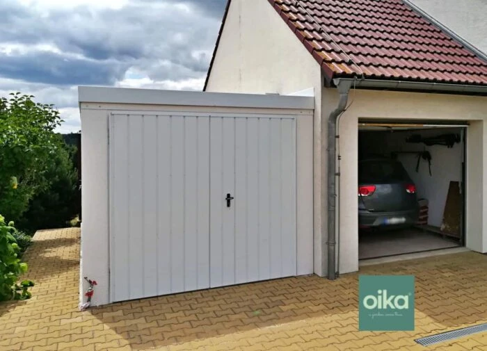Prefabrikovaná garáž na variabilné použitie s povrchovou úpravou omietky v bielej farbe