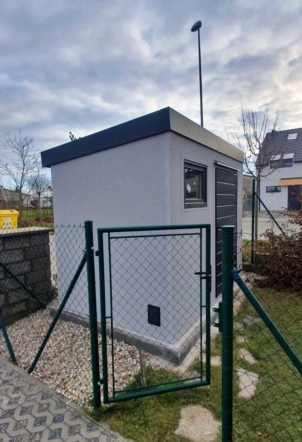 Montovaný záhradný domček s kompletnou izoláciou a hotovou omietkou