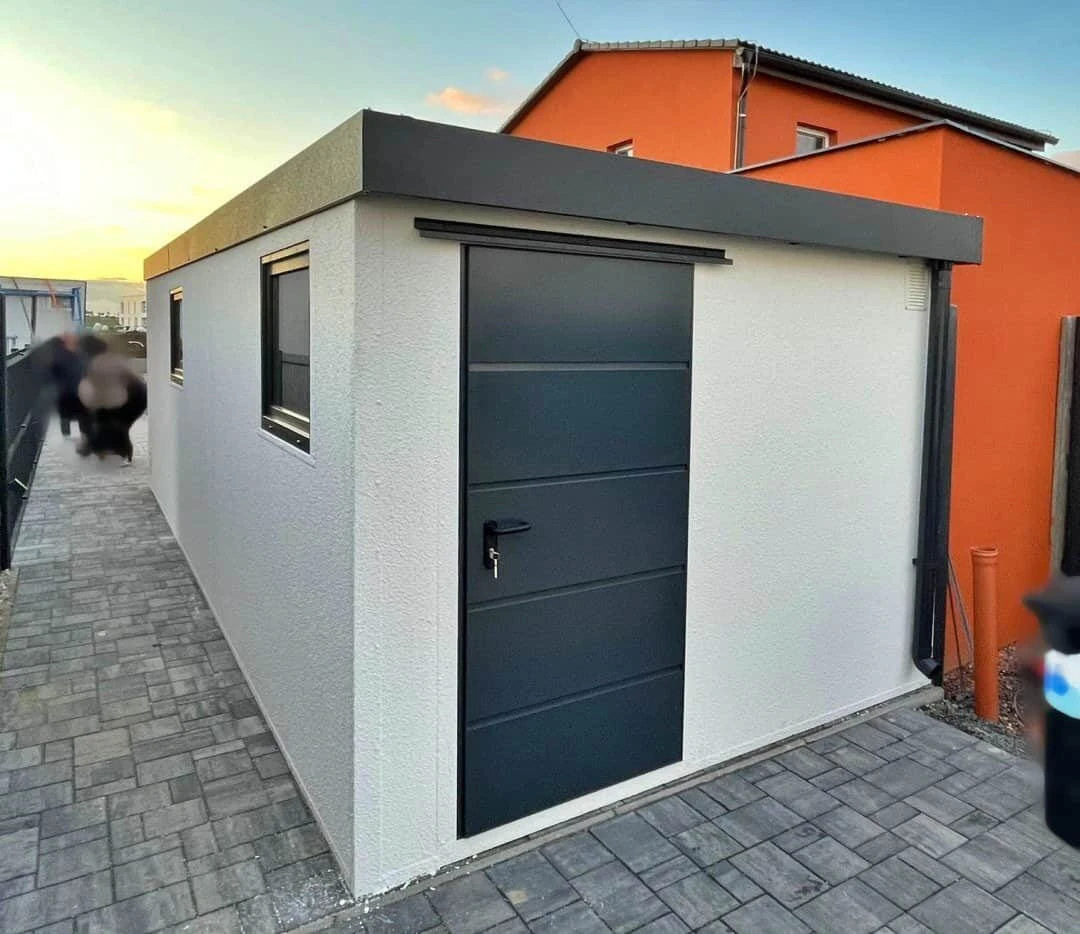 Montovaná garáž pro 1 auto s bílou omítkou