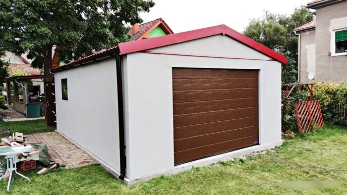 Zateplená prefabrikovaná garáž s odkvapovým systémom