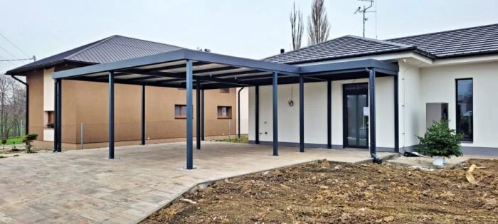 Prístrešok pre dve autá a vstupný prístrešok